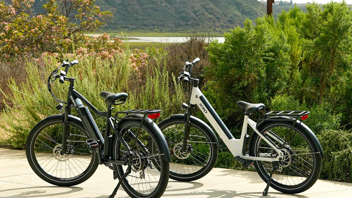 Laden so einfach wie Parken: TILER will das kabellose Laden von E-Bikes über eine Ladeplatte am Boden zum Standard machen.